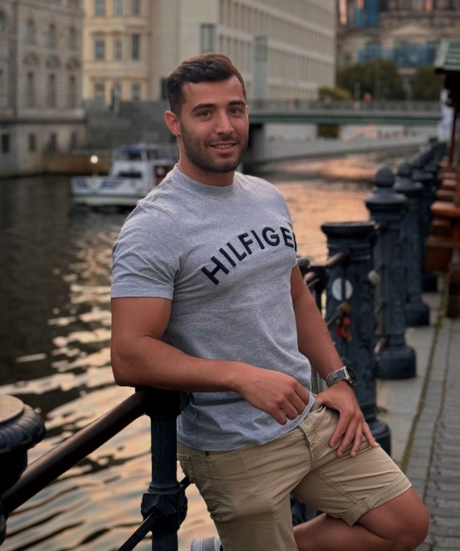 Adrián López